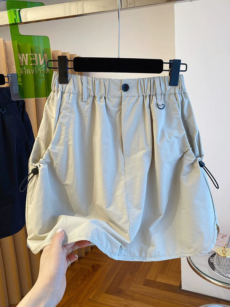 Chân Váy Ngắn Workwear Cạp Cao – Dáng Bao Mông Chống Lộ, Hè 2026