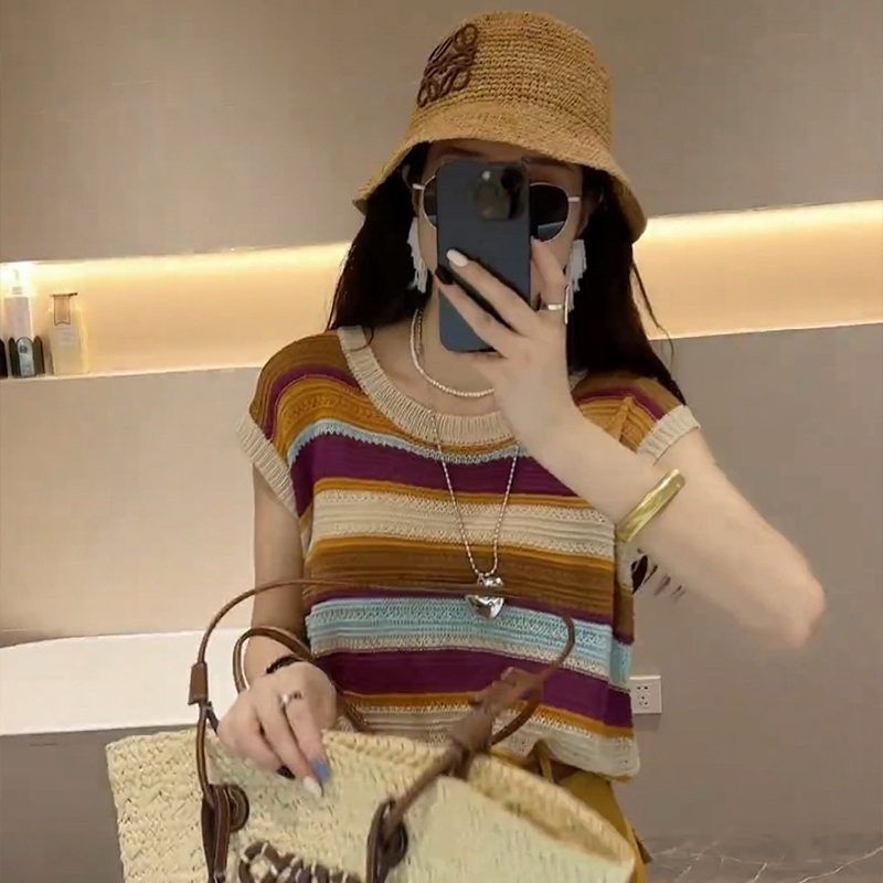 Set Áo Thun Kẻ Sọc Phối Màu + Quần Casual – Phong Cách Nhẹ Nhàng, Hè 2026