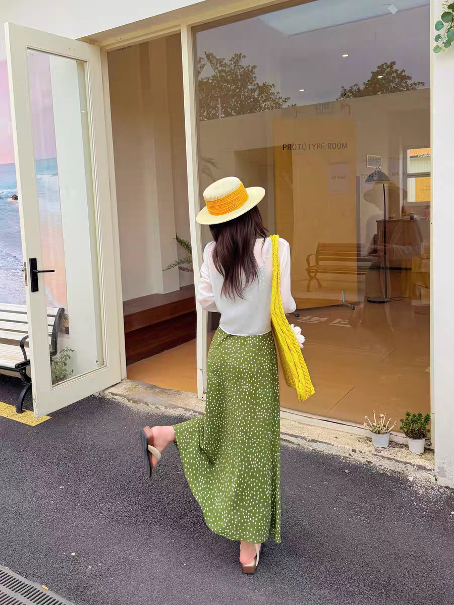 Set 2 món áo khoác chống nắng + đầm hoa nhí B335