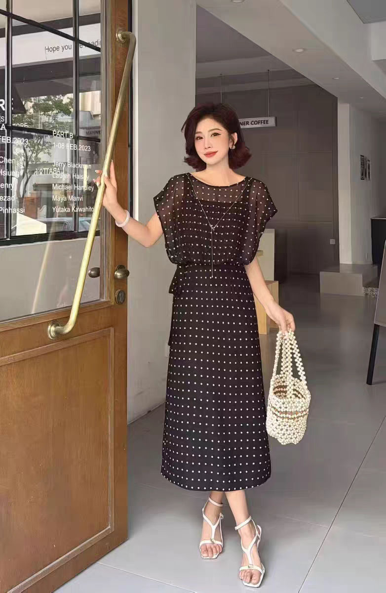 Đầm ren chấm bi cổ điển B373