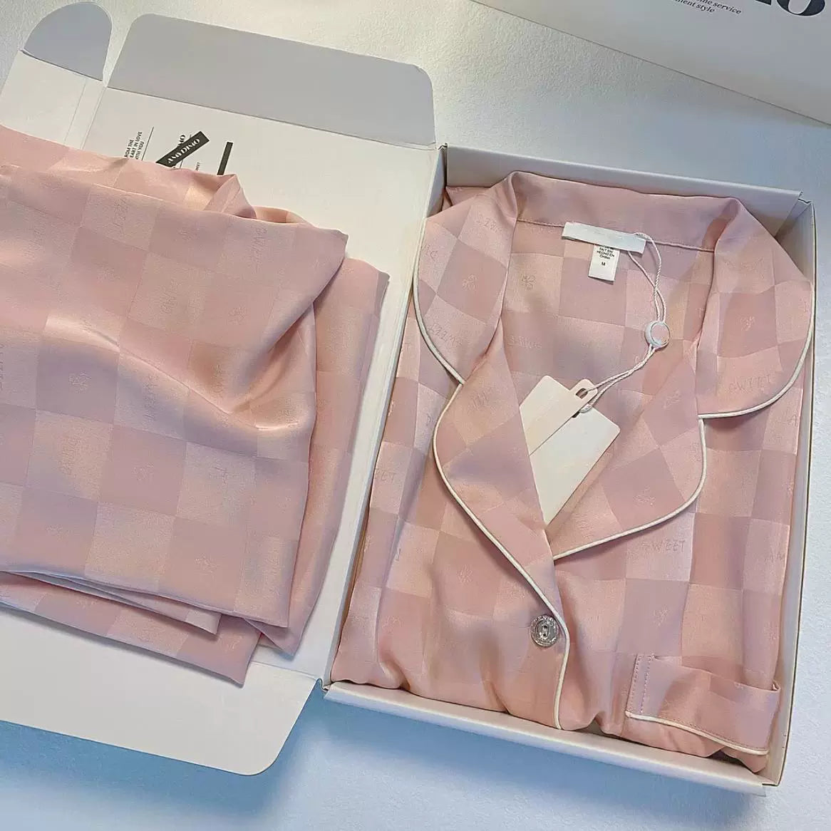 Bộ Đồ Ngủ Pijama Nữ Lụa Băng Kiểu Pháp - Áo Cổ Bẻ Dài Tay In Họa Tiết Phối Quần Dài, Nhiều Họa Tiết