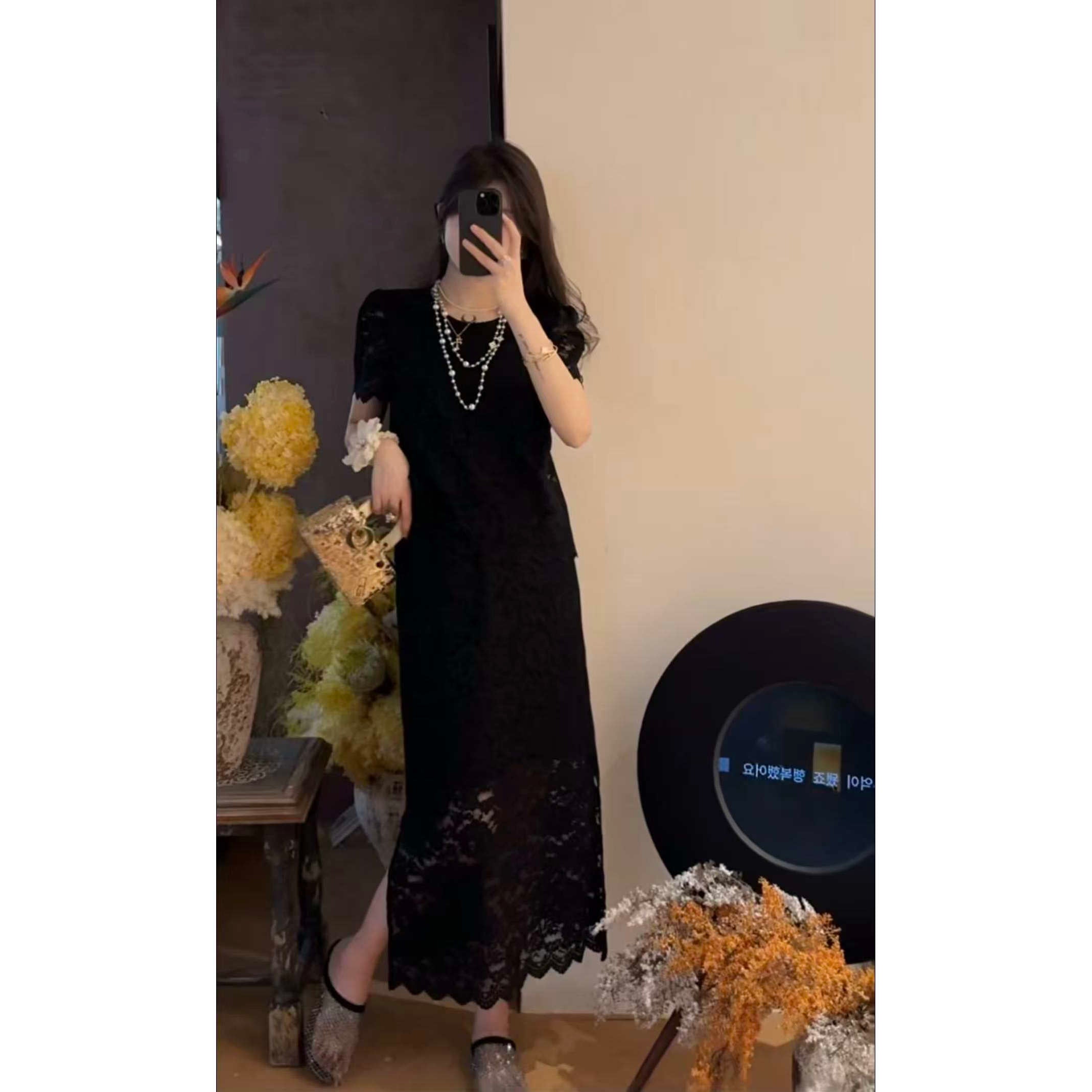 Set 2 món áo ren đục lỗ + chân váy B197