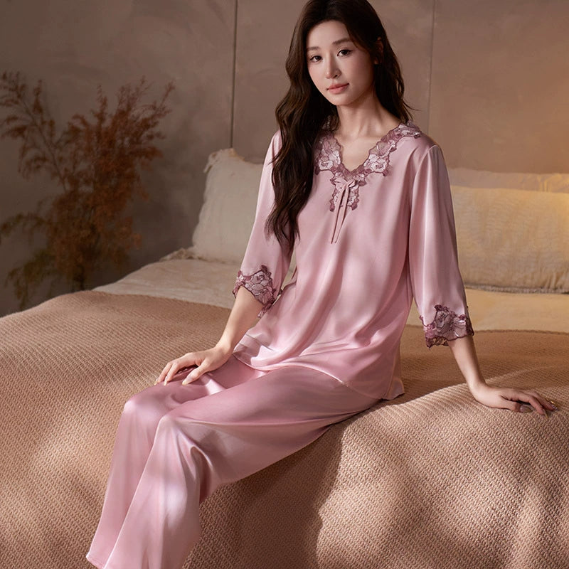 Bộ đồ ngủ lụa đá phối ren cổ chữ V tay dài - chất liệu mỏng nhẹ, sang trọng, mặc nhà cao cấp