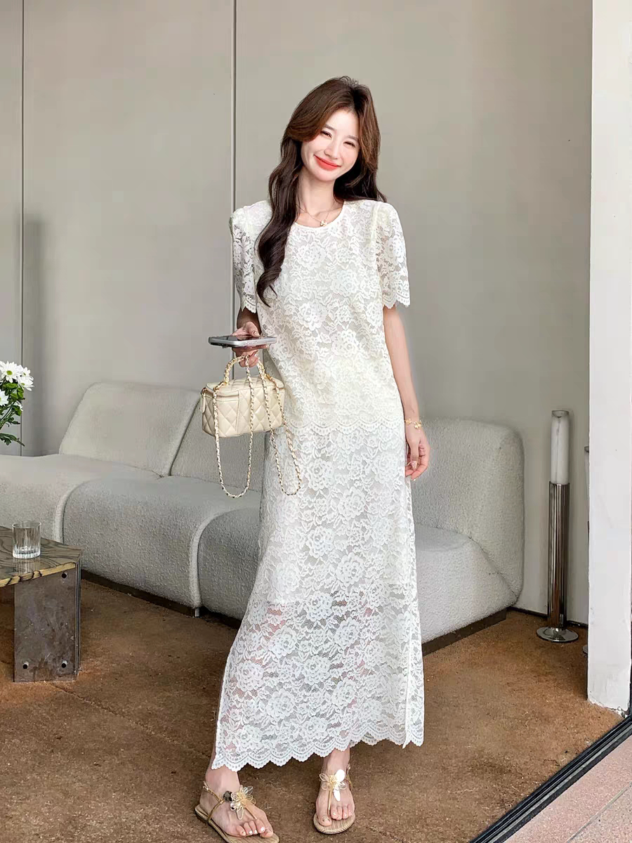 Set 2 món áo ren đục lỗ + chân váy B197