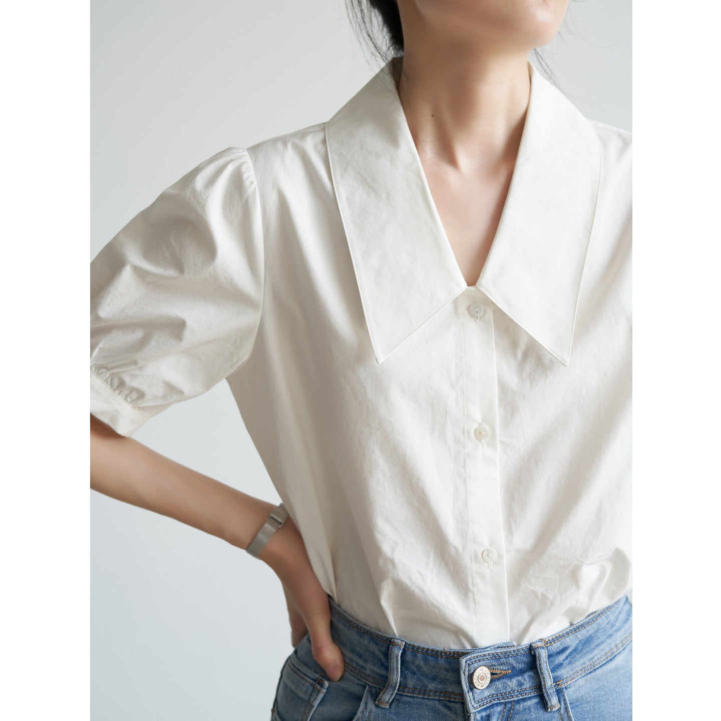 Áo Sơ Mi Trắng Tay Ngắn Cổ V Họa Tiết Retro Tay Phồng Kiểu Pháp
