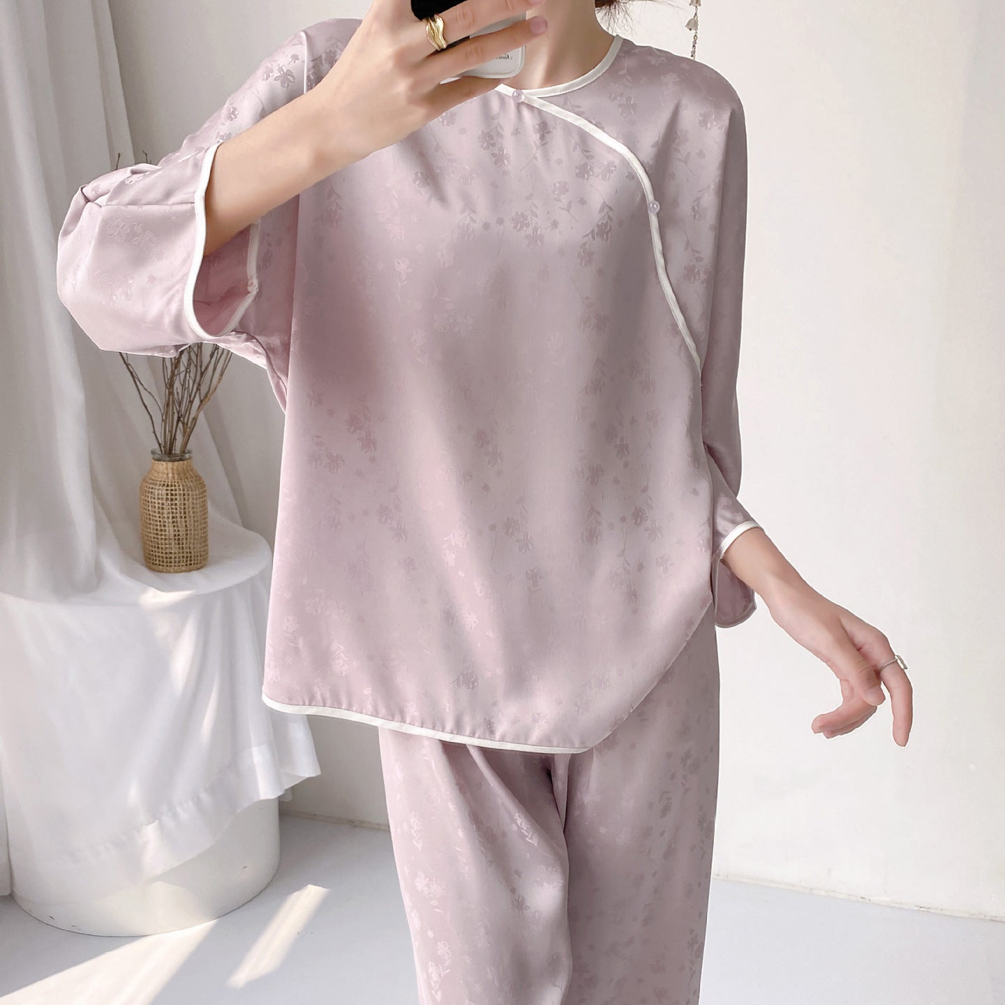 Bộ đồ ngủ dài tay quần dài cổ tròn, lụa băng, phong cách Giang Nam XINY DN108250