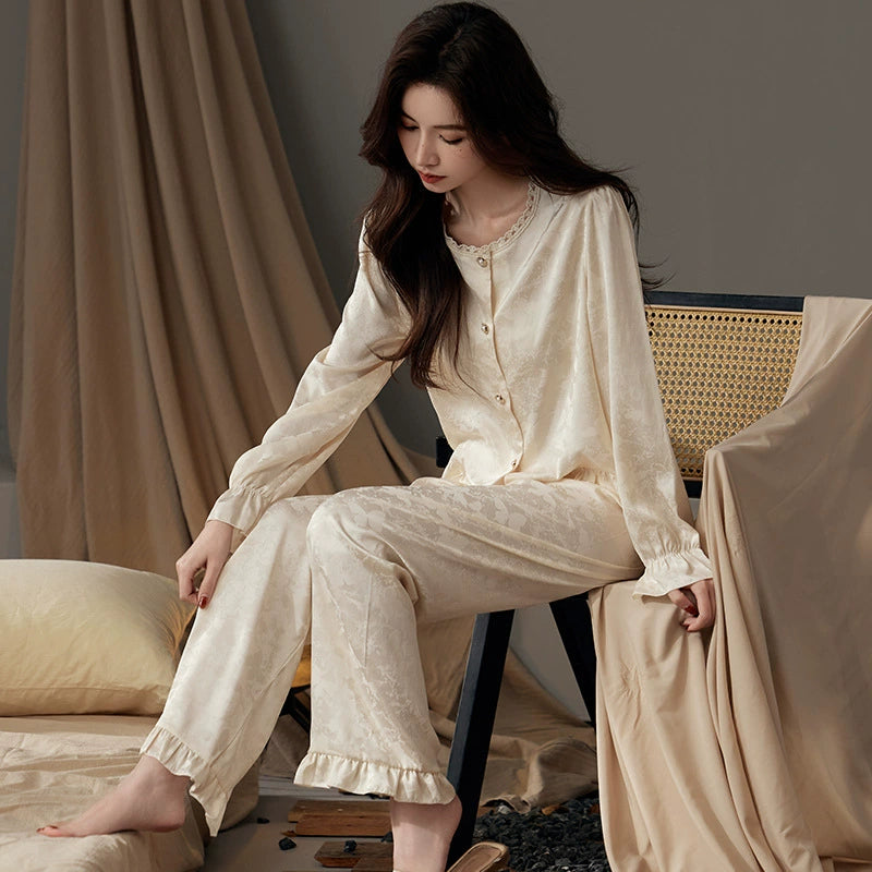 Bộ Đồ Ngủ Pijama Nữ Lụa Băng Dệt Hoa Văn Bướm Kiểu Pháp - Áo Cổ Tròn Viền Ren Dài Tay Phối Quần Dài, Trắng Sữa