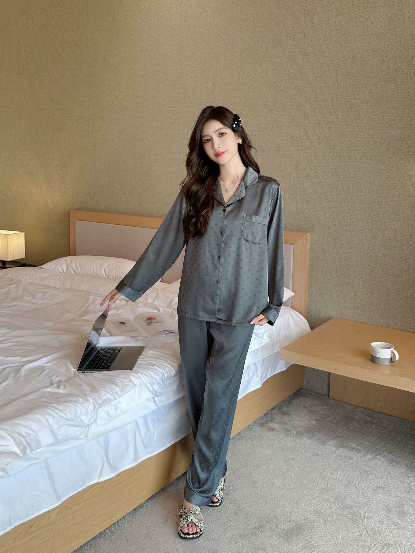 Bộ Đồ Ngủ Pijama Nữ Lụa Băng Dệt Hoa Văn Chìm - Áo Dài Tay Cổ Bẻ Phối Quần Dài, Thanh Lịch Cỡ Lớn