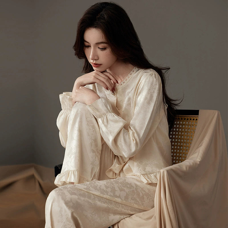 Bộ Đồ Ngủ Pijama Nữ Lụa Băng Dệt Hoa Văn Bướm Kiểu Pháp - Áo Cổ Tròn Viền Ren Dài Tay Phối Quần Dài, Trắng Sữa