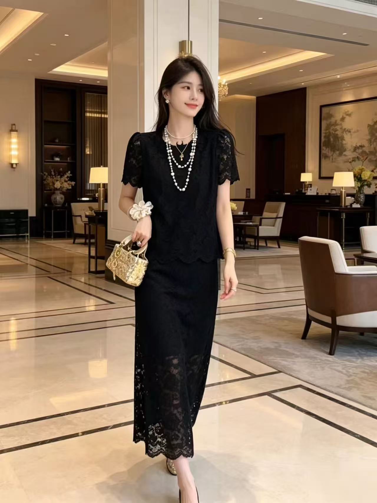 Set 2 món áo ren đục lỗ + chân váy B197