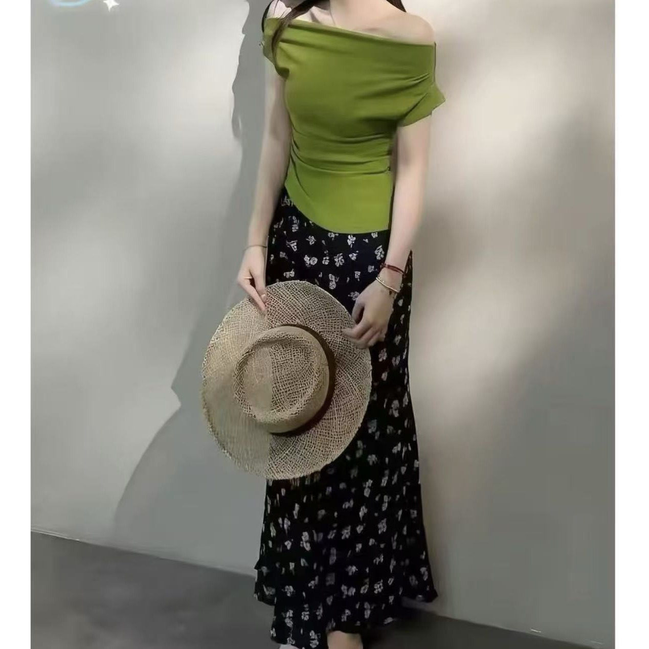 2-piece set: Off-shoulder top + Floral chiffon skirt B030
