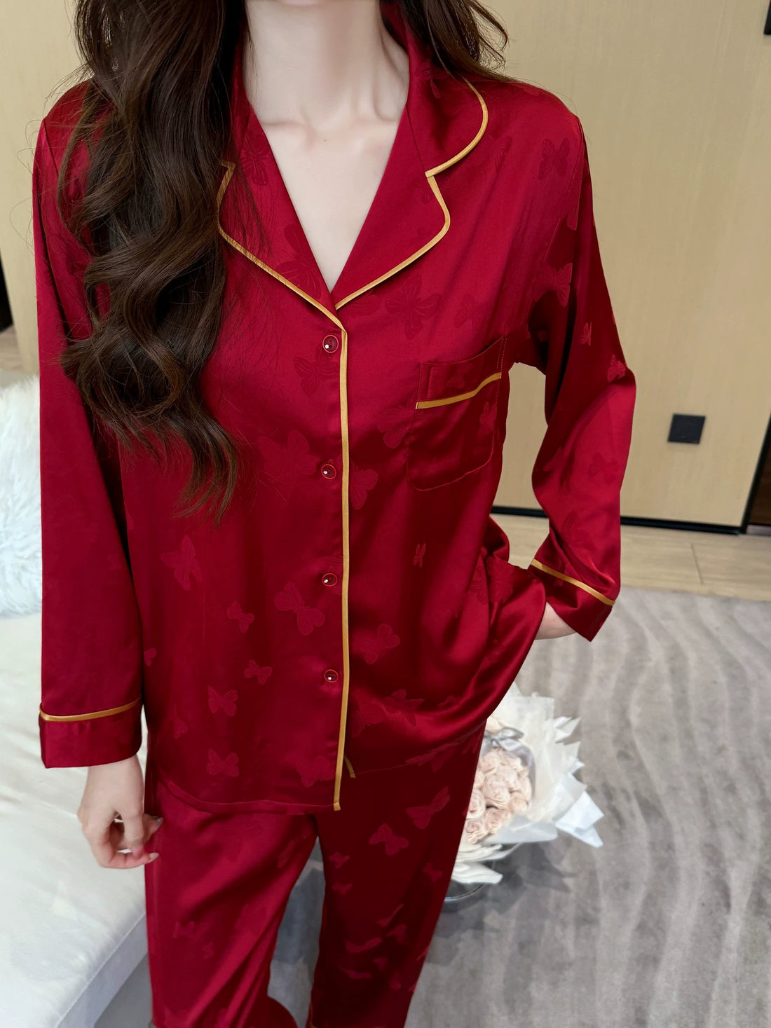 Bộ Đồ Ngủ Nữ Lụa Băng Tay Dài Họa Tiết Bướm Jacquard - Có Bản Đệm Ngực