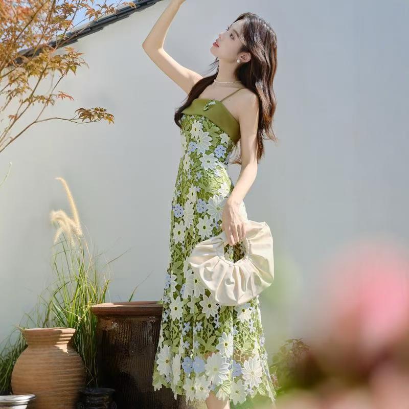 Váy ren hở lưng màu xanh lá & cardigan mỏng Set đồ nữ phong cách Pháp vừa ngọt ngào vừa cá tính D140250