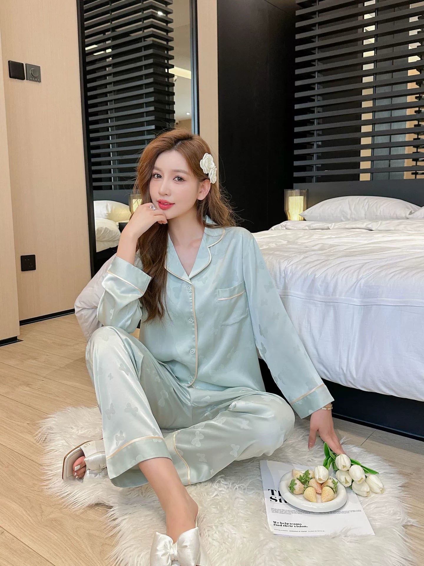 Bộ Đồ Ngủ Nữ Lụa Băng Tay Dài Họa Tiết Bướm Jacquard - Có Bản Đệm Ngực