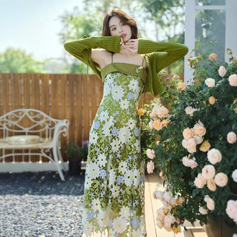 Váy ren hở lưng màu xanh lá & cardigan mỏng Set đồ nữ phong cách Pháp vừa ngọt ngào vừa cá tính D140250