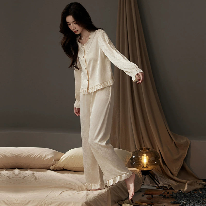 Bộ Đồ Ngủ Pijama Nữ Lụa Băng Dệt Hoa Văn Bướm Kiểu Pháp - Áo Cổ Tròn Viền Ren Dài Tay Phối Quần Dài, Trắng Sữa