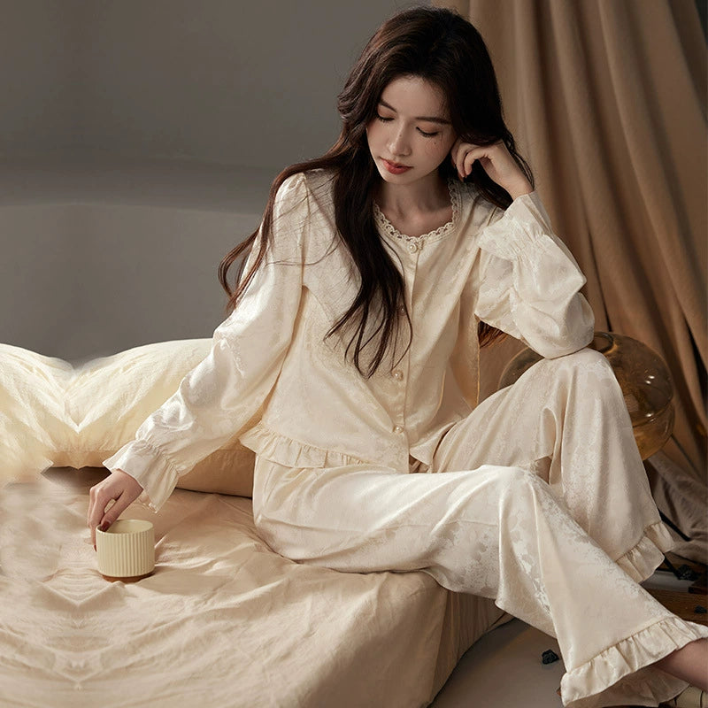Bộ Đồ Ngủ Pijama Nữ Lụa Băng Dệt Hoa Văn Bướm Kiểu Pháp - Áo Cổ Tròn Viền Ren Dài Tay Phối Quần Dài, Trắng Sữa
