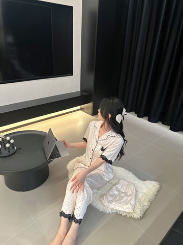 Đồ ngủ Pijama lụa xước hàng hiệu cộc tay viền ren chấm bi DN412240