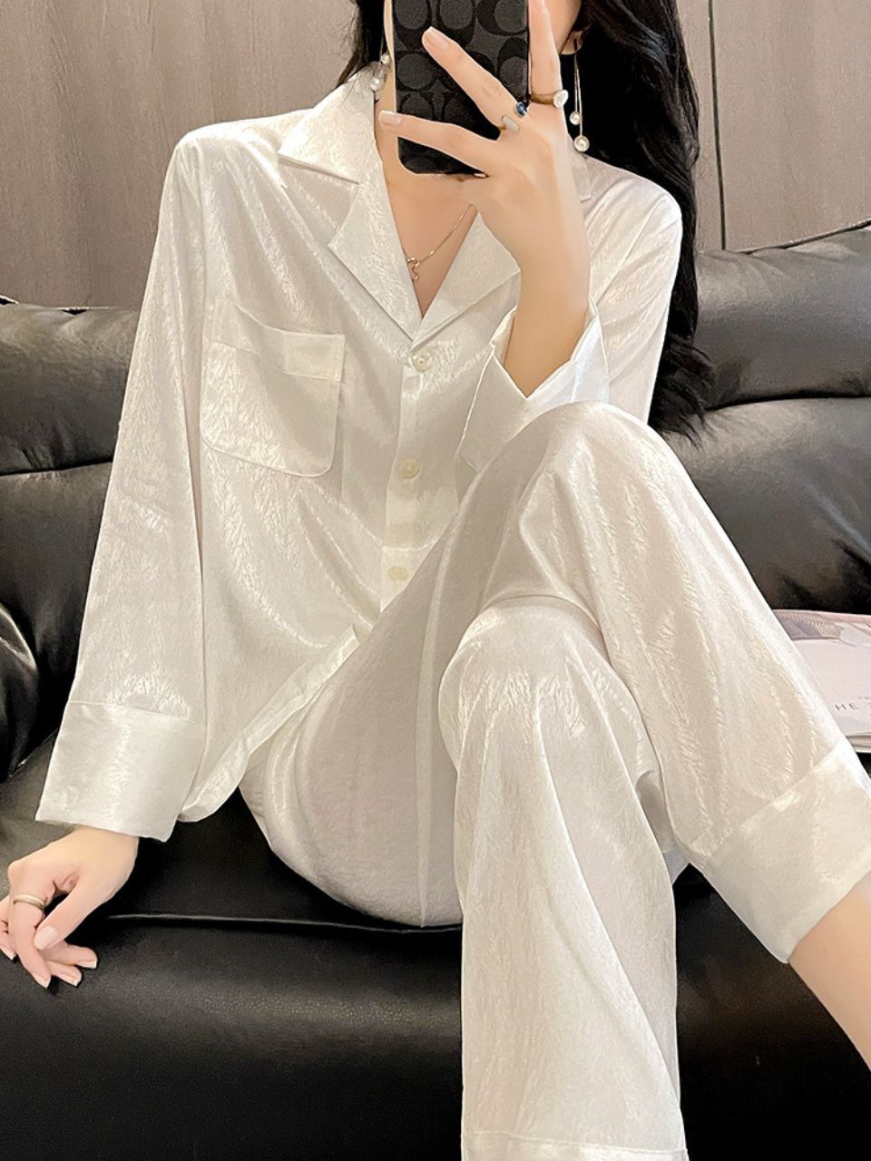 Đồ ngủ Pijama lụa xước hàng hiệu đơn giản, thanh lịch  DN420240