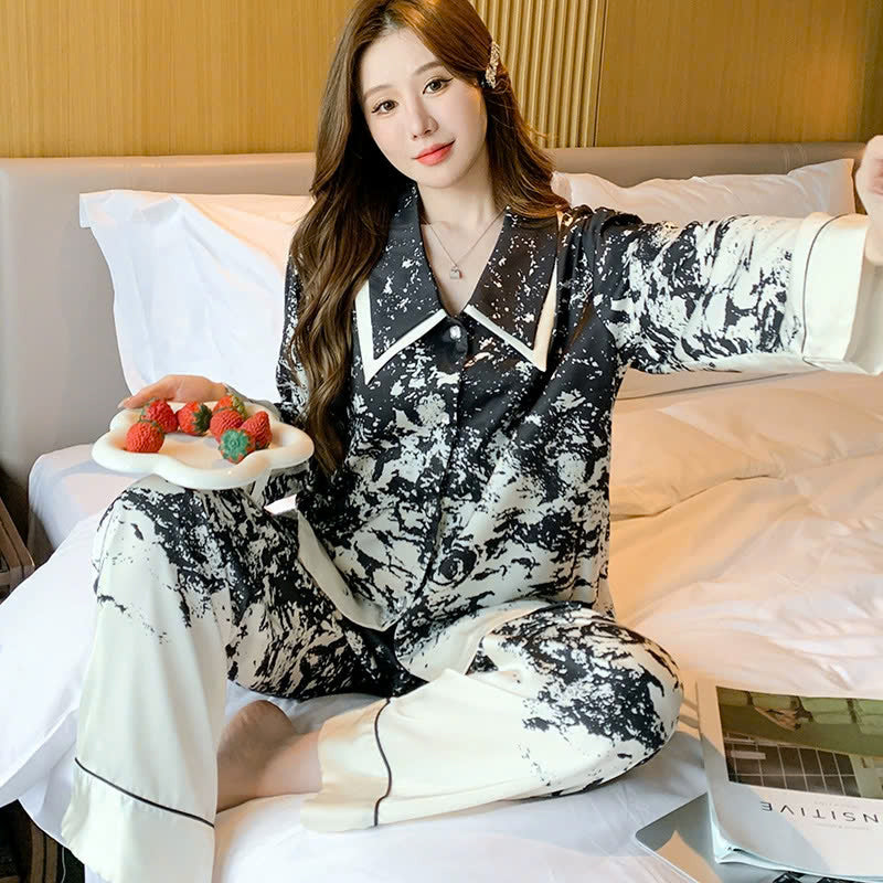 Bộ đồ ngủ nữ áo len cardigan dài tay bằng lụa băng, in họa tiết mực đen thanh lịch DN146250